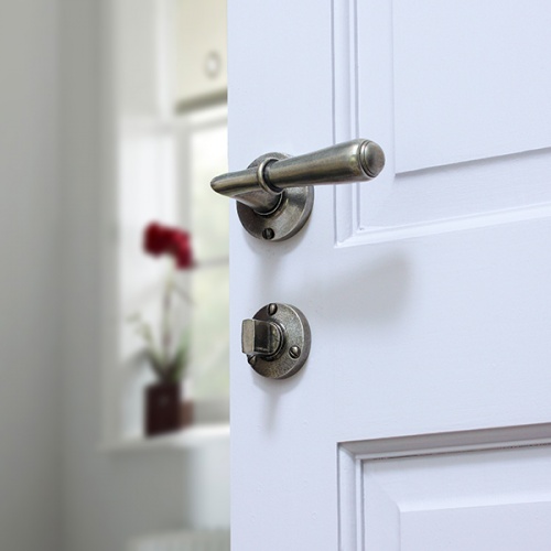 Finesse Fenwick Pewter Door Handle on Round Rose