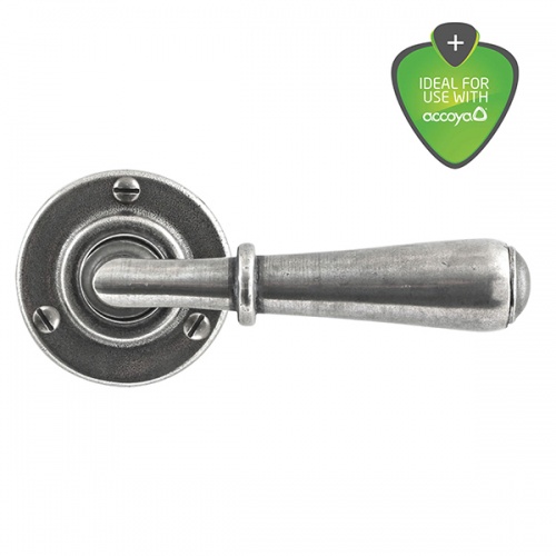 Finesse Fenwick Pewter Door Handle on Round Rose