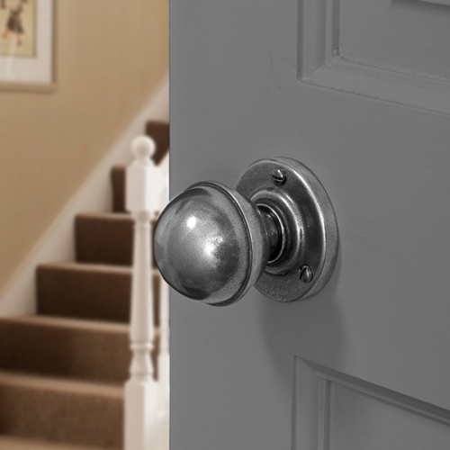 Finesse Pelton Pewter Door Knob on Round Rose