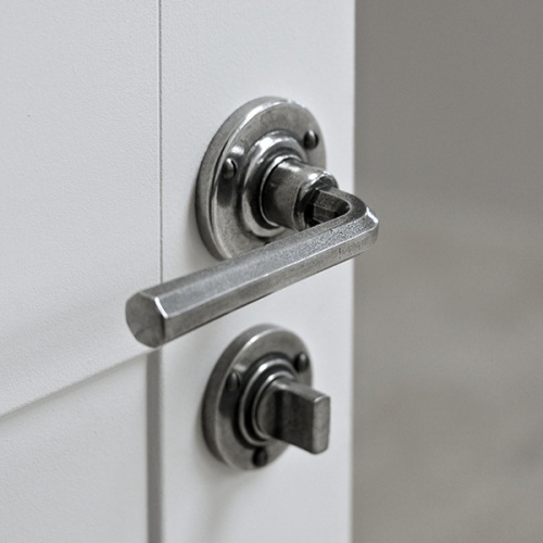 Finesse Tunstall Pewter Door Handle on Round Rose